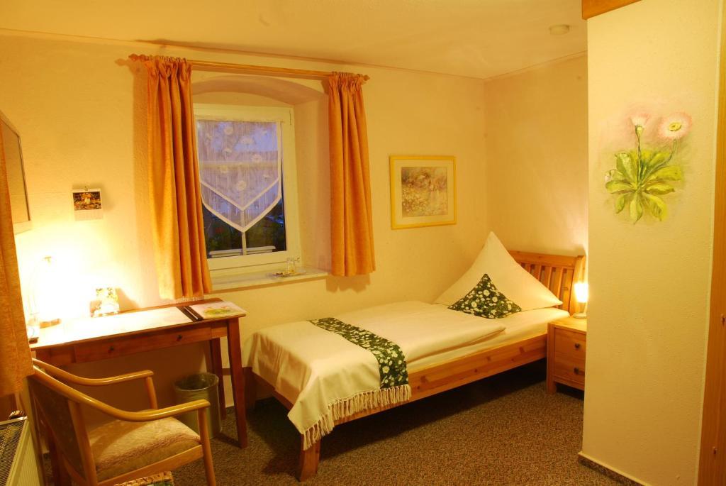 Logis L'Auberge Gutshof Бишофсверда Номер фото