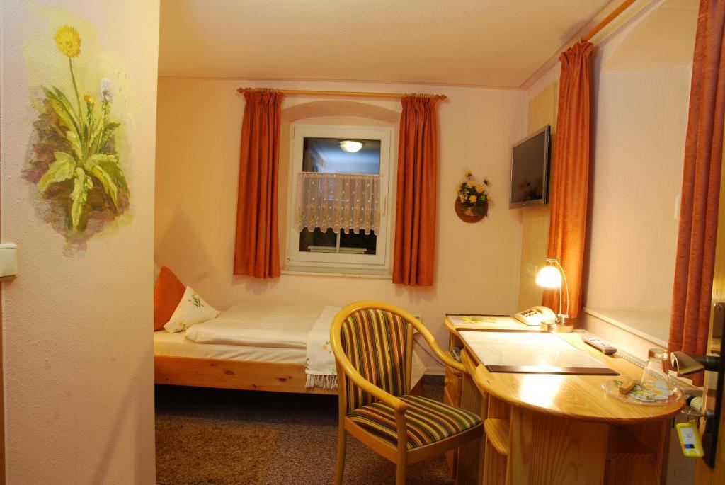 Logis L'Auberge Gutshof Бишофсверда Номер фото