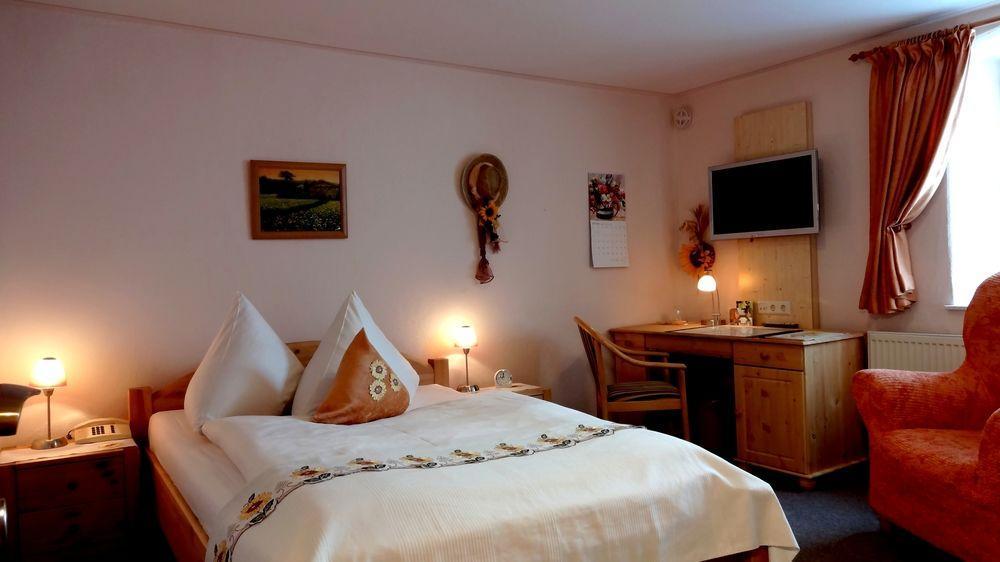 Logis L'Auberge Gutshof Бишофсверда Экстерьер фото