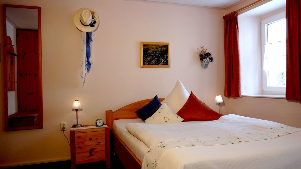 Logis L'Auberge Gutshof Бишофсверда Экстерьер фото